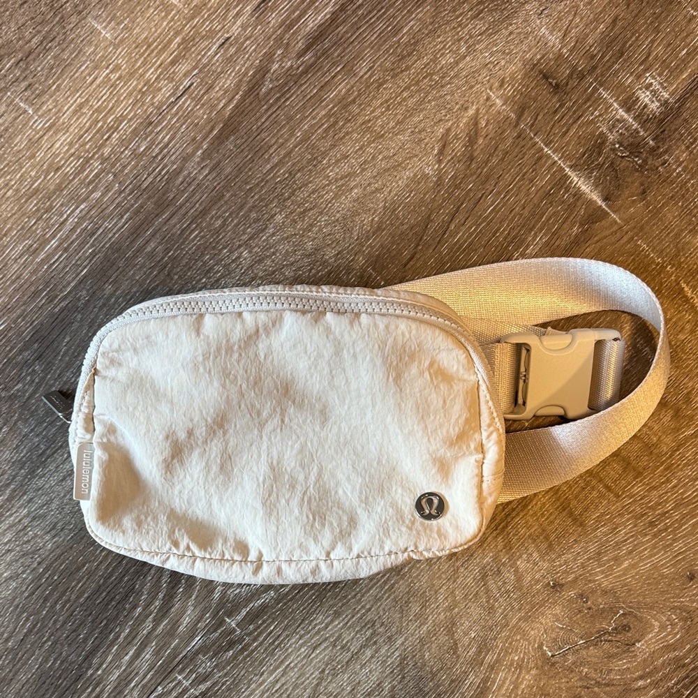 Lululemon Everywhere Belt Bag 1L